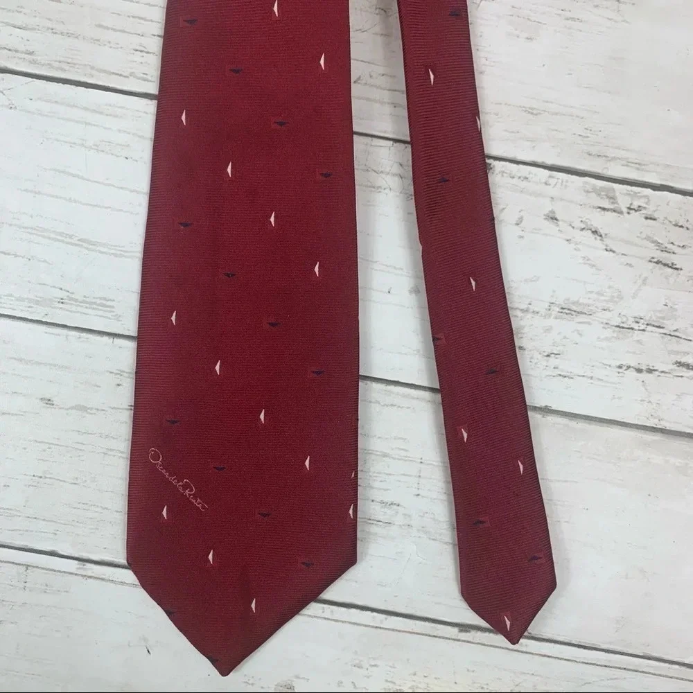 Oscar De La Renta Red Triangle Pattern Burgundy Career Workwear